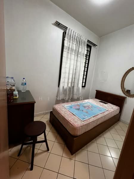Pangsapuri untuk Disewa di Mon Bisca - Heng Hy - Bedroom - PropertyGuru.com.my