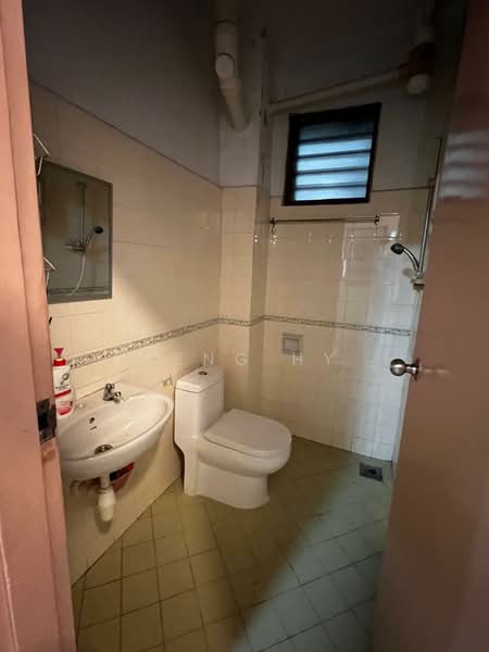 Pangsapuri untuk Disewa di Mon Bisca - Heng Hy - Bathroom - PropertyGuru.com.my