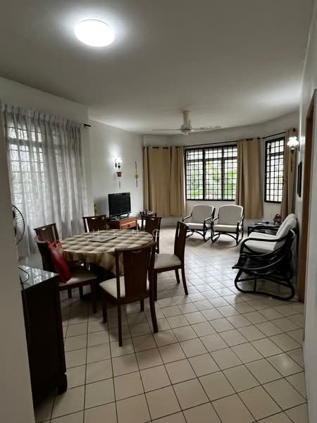Pangsapuri untuk Disewa di Mon Bisca - Heng Hy - Living Room - PropertyGuru.com.my