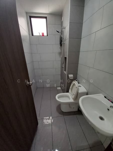 Servis Apartment untuk Dijual di Desaru Utama Residence - Chang Hoong Wen - Bathroom - PropertyGuru.com.my