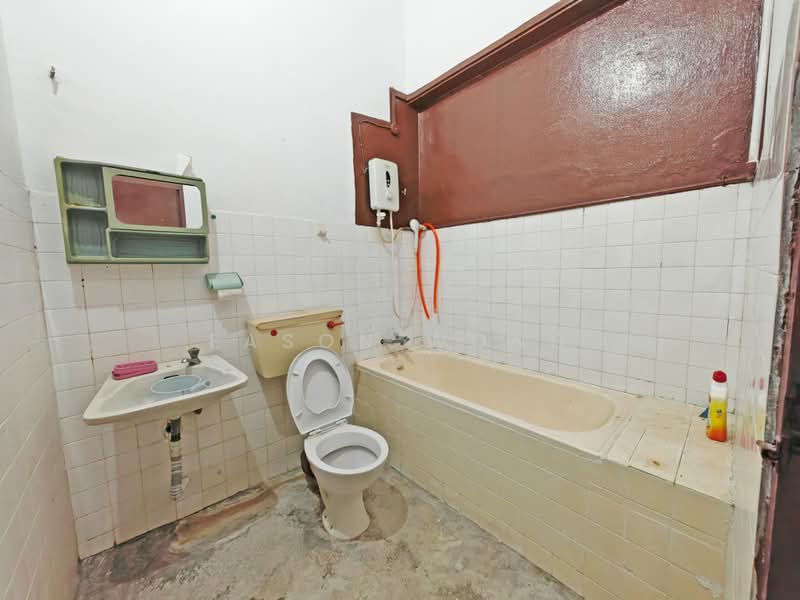 2-storey Terraced House for Sale in Ampang Jaya (Ampang) - Eason Wong - Bathroom - PropertyGuru.com.my
