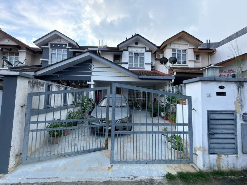 2-storey Terraced House for Sale in Kota Emerald (Rawang) - Evelyn Khoo - Car Porch - PropertyGuru.com.my