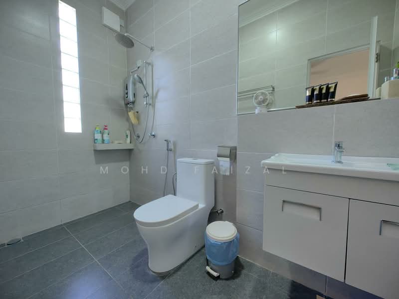 Rumah Banglo untuk Dijual di Bandar Baru Bangi (Selangor) - Mohd Faizal - Bathroom - PropertyGuru.com.my