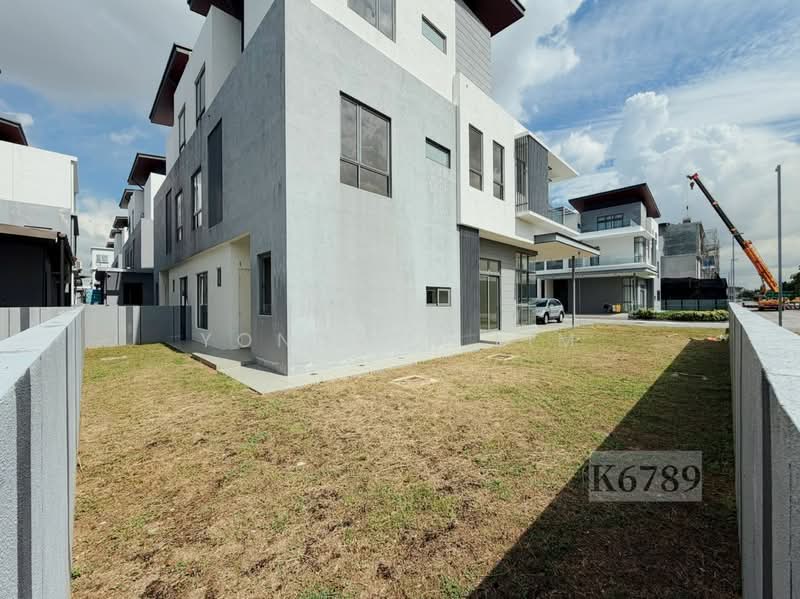 Rumah Berkembar untuk Dijual di Kota Kemuning (Shah Alam) - Yongsen Lim - Exterior - PropertyGuru.com.my