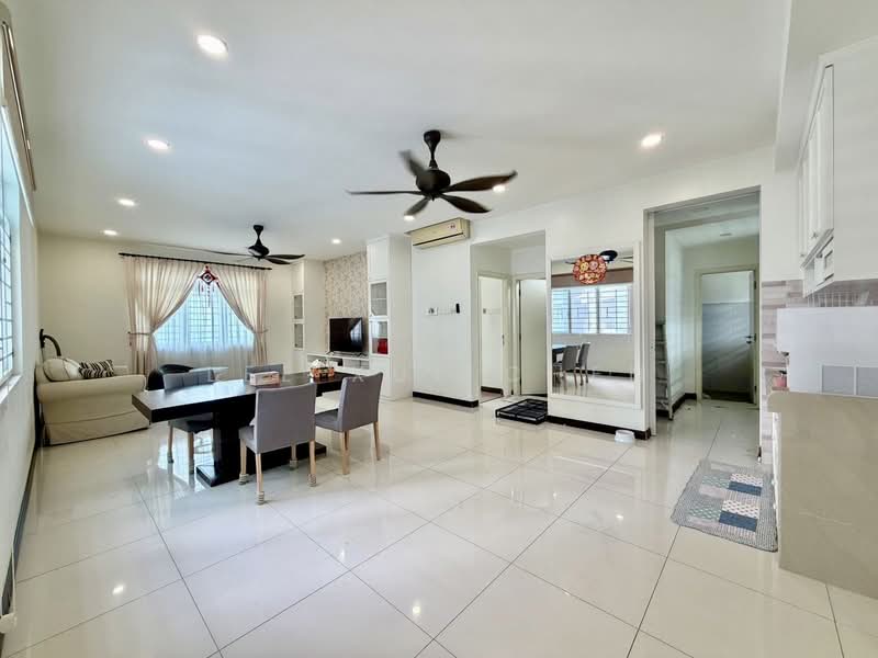Kondominium untuk Disewa di Vertiq - Lee Xue Chen - Living Room - PropertyGuru.com.my