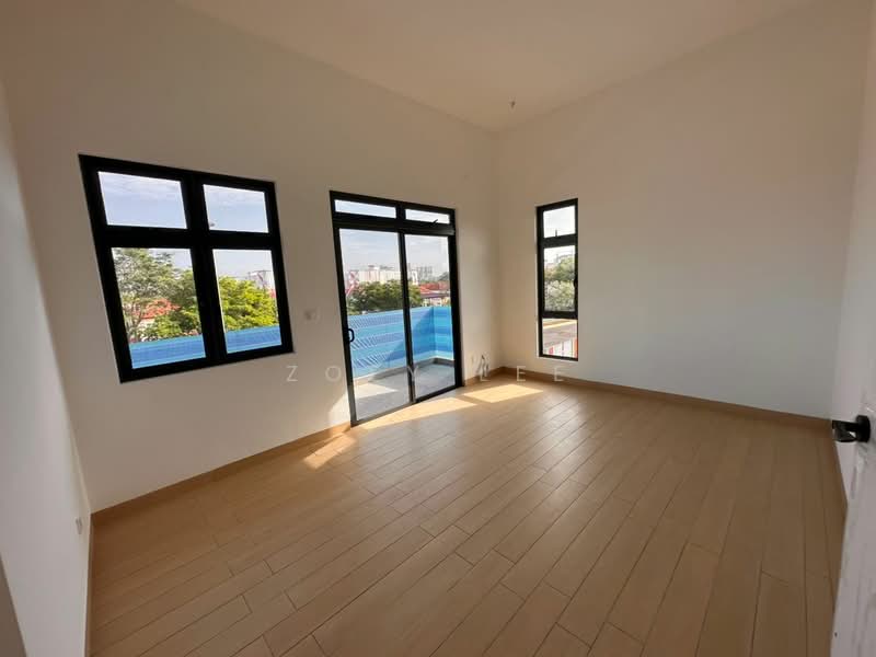 Semi-Detached House for Sale in Bandar Uda Utama (Johor Bahru) - Zoey Lee - Balcony - PropertyGuru.com.my