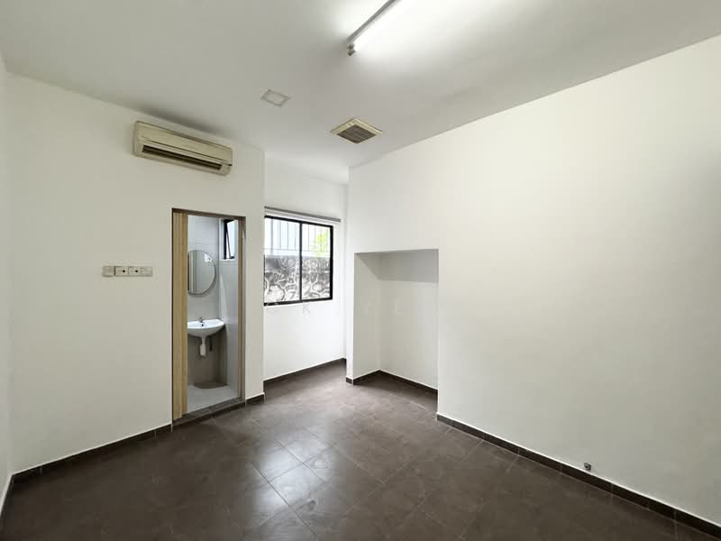 3-storey Terraced House for Sale in Taman Esplanad (Bukit Jalil) - CK Yee - PropertyGuru.com.my