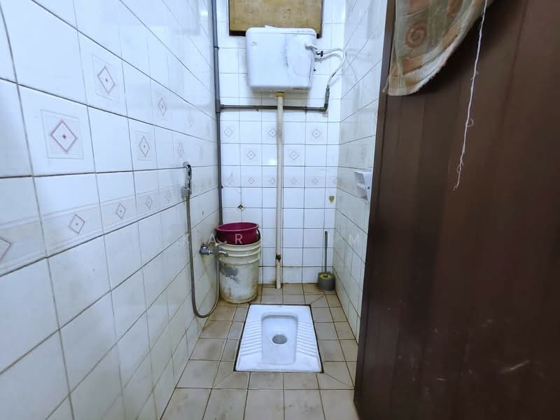 Terrace Factory for Sale in Taman Mount Austin (Tebrau) - Karl Lim - Bathroom - PropertyGuru.com.my