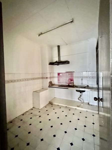 Kondominium untuk Dijual di Skudai Villa - Amir Raziq - Kitchen - PropertyGuru.com.my
