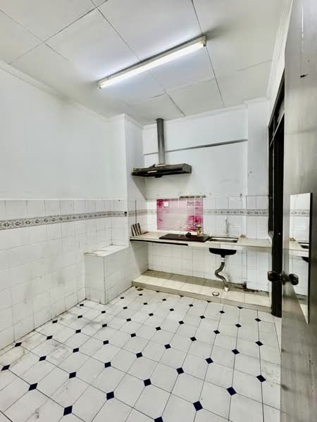 Kondominium untuk Dijual di Skudai Villa - Amir Raziq - Kitchen - PropertyGuru.com.my