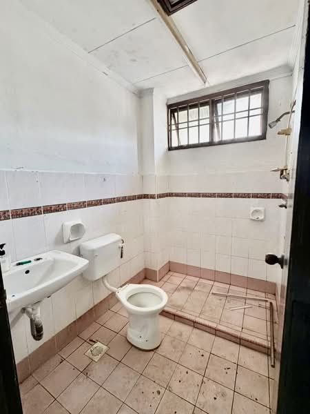 Kondominium untuk Dijual di Skudai Villa - Amir Raziq - Bathroom - PropertyGuru.com.my
