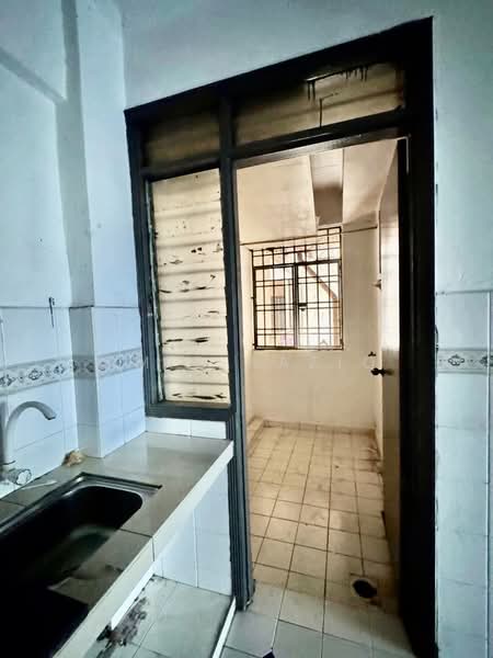Kondominium untuk Dijual di Skudai Villa - Amir Raziq - Kitchen - PropertyGuru.com.my