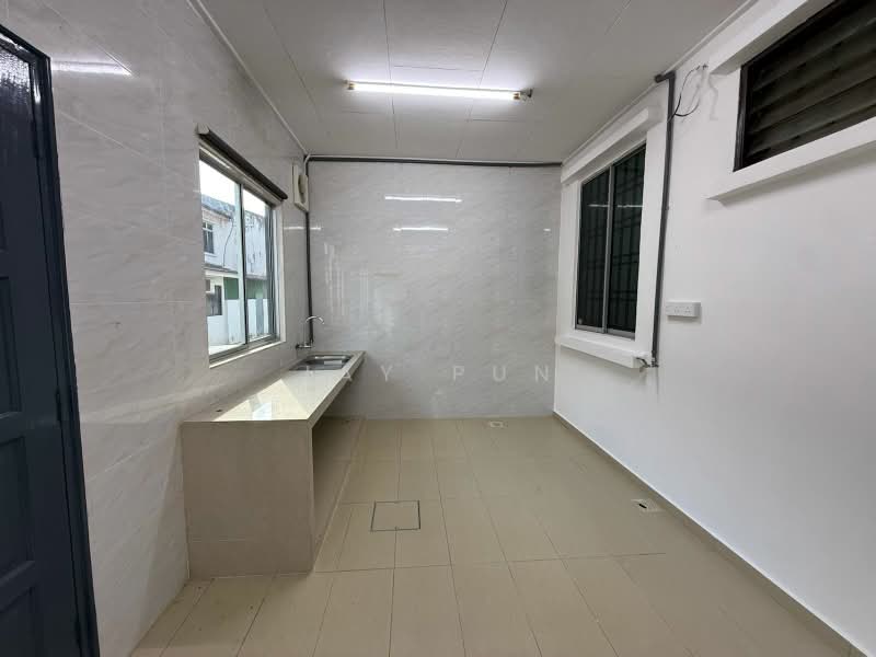 2-storey Terraced House for Sale in Bukit Indah (Iskandar Puteri (Nusajaya)) - Jay Pun - Kitchen - PropertyGuru.com.my