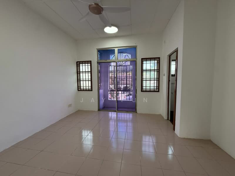 2-storey Terraced House for Sale in Bukit Indah (Iskandar Puteri (Nusajaya)) - Jay Pun - Living Room - PropertyGuru.com.my