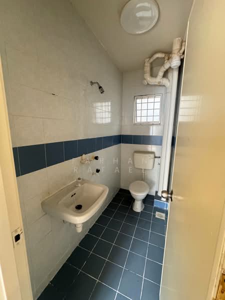 Pangsapuri untuk Dijual di Flora Damansara Apartment - Farhan Rafael - Bathroom - PropertyGuru.com.my
