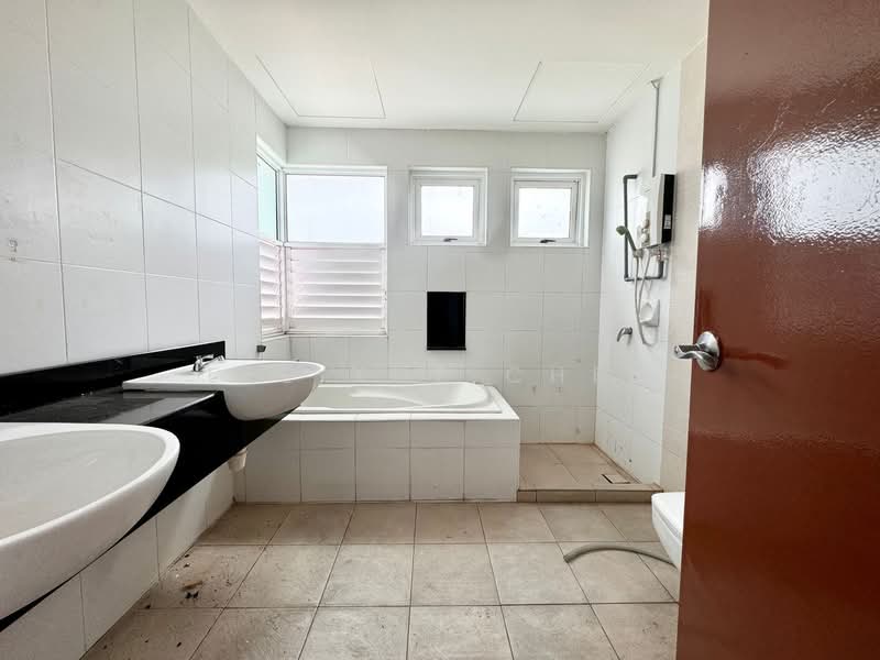Rumah Teres 3 Tingkat untuk Disewa di Jelutong (Penang) - Lee Xue Chen - Bathroom - PropertyGuru.com.my