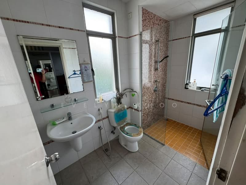 Rumah Berkembar untuk Dijual di Desa Sri Hartamas (Sri Hartamas) - Evelyn Khoo - Bathroom - PropertyGuru.com.my
