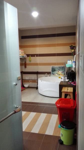 Semi-Detached House for Sale in Bukit Dumbar (Jelutong) - Millie Chew - Bathroom - PropertyGuru.com.my