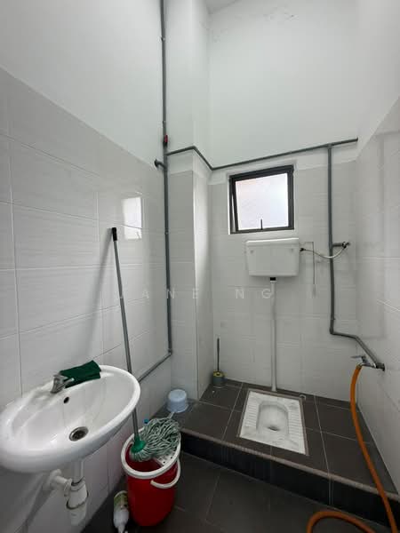 Kilang untuk Dijual di Kawasan Perindustrian Kajang Jaya (Semenyih) - Jane Ng - Bathroom - PropertyGuru.com.my