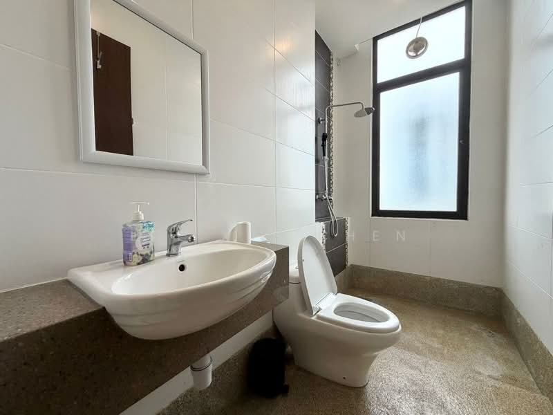 Kondominium untuk Disewa di Logan Residency (Logan Mansion) - Lee Xue Chen - Bathroom - PropertyGuru.com.my