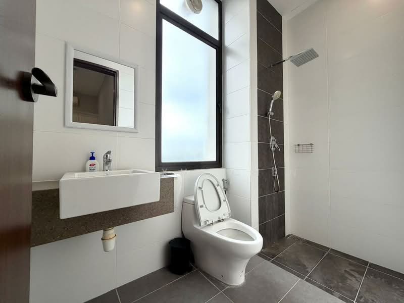 Kondominium untuk Disewa di Logan Residency (Logan Mansion) - Lee Xue Chen - Bathroom - PropertyGuru.com.my
