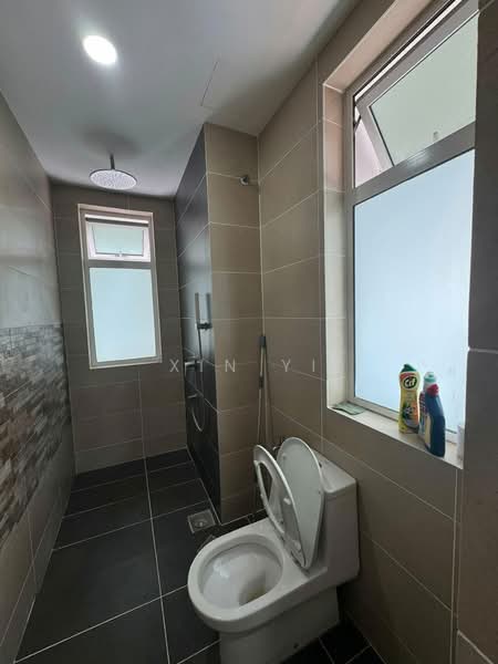 Service Residence for Sale at TriTower Residence @ Johor Bahru Sentral - Xin Yi - Bathroom - PropertyGuru.com.my
