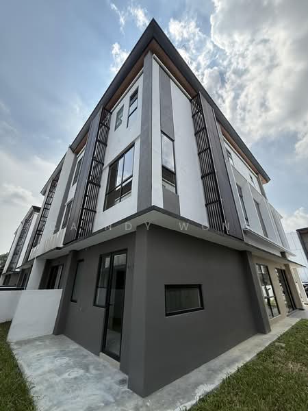Rumah Berkembar untuk Dijual di Kota Damansara (Selangor) - Caindy Wong - Exterior - PropertyGuru.com.my