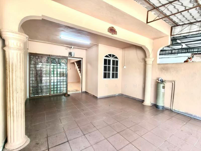 Rumah Teres 2 Tingkat untuk Dijual di Taman Sri Muda (Shah Alam) - Fahana Rashid - Entrance - PropertyGuru.com.my