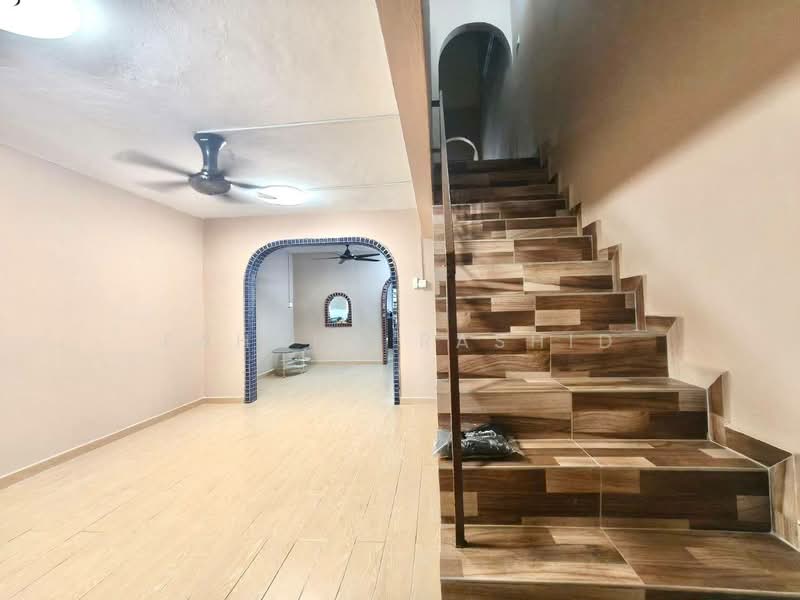 Rumah Teres 2 Tingkat untuk Dijual di Taman Sri Muda (Shah Alam) - Fahana Rashid - Living Room - PropertyGuru.com.my