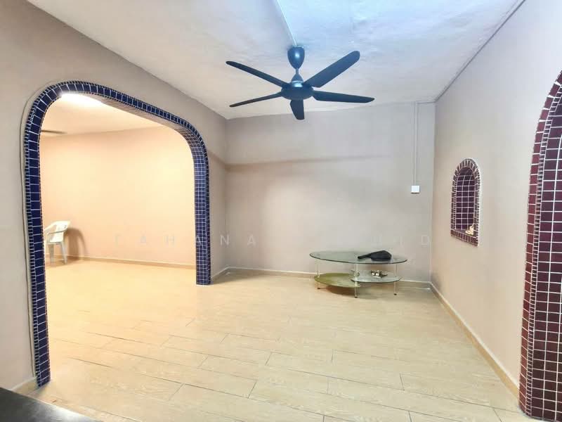 Rumah Teres 2 Tingkat untuk Dijual di Taman Sri Muda (Shah Alam) - Fahana Rashid - Living Room - PropertyGuru.com.my