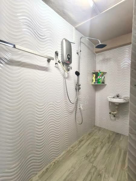 Rumah Teres 2 Tingkat untuk Dijual di Taman Sri Muda (Shah Alam) - Fahana Rashid - Bathroom - PropertyGuru.com.my