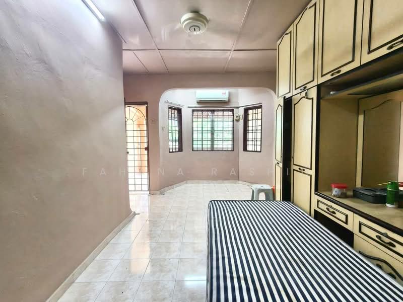 Rumah Teres 2 Tingkat untuk Dijual di Taman Sri Muda (Shah Alam) - Fahana Rashid - Living Room - PropertyGuru.com.my