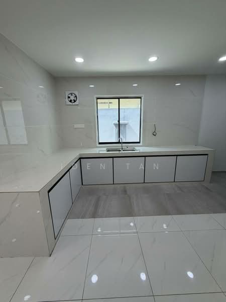Rumah Berkembar untuk Dijual di Taman Skudai Baru (Skudai) - Iden Tan - Kitchen - PropertyGuru.com.my