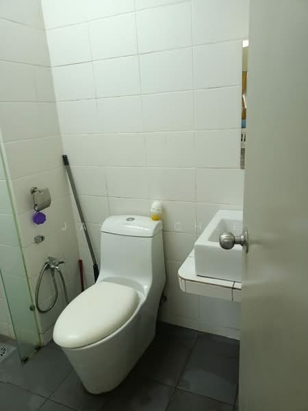 Servis Apartment untuk Disewa di Vue Residences - Jason Chee - Bathroom - PropertyGuru.com.my