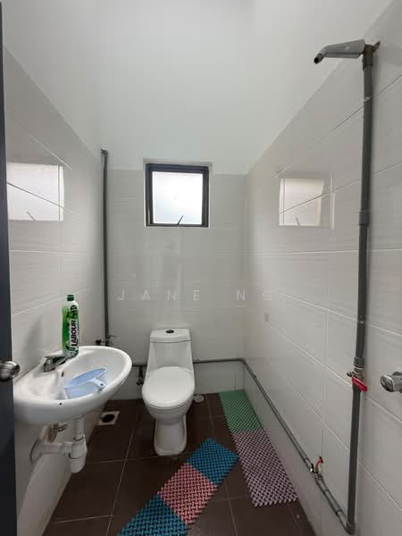Kilang untuk Disewa di Kawasan Perindustrian Kajang Jaya (Semenyih) - Jane Ng - Bathroom - PropertyGuru.com.my