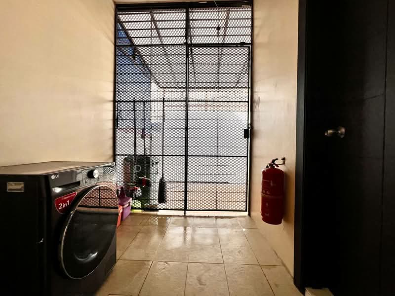 Rumah Berkembar untuk Dijual di Desa Sri Hartamas (Sri Hartamas) - Adaw Zain - Entrance - PropertyGuru.com.my