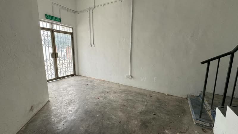 Kilang untuk Disewa di Taman Desa Cemerlang (Ulu Tiram) - Wee Howe - Entrance - PropertyGuru.com.my