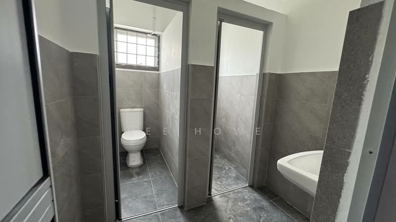 Kilang untuk Disewa di Taman Desa Cemerlang (Ulu Tiram) - Wee Howe - Bathroom - PropertyGuru.com.my