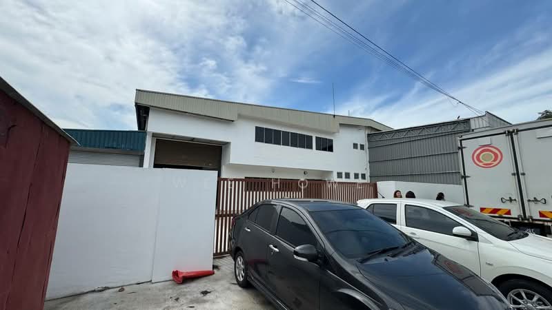 Kilang untuk Disewa di Taman Desa Cemerlang (Ulu Tiram) - Wee Howe - Exterior - PropertyGuru.com.my