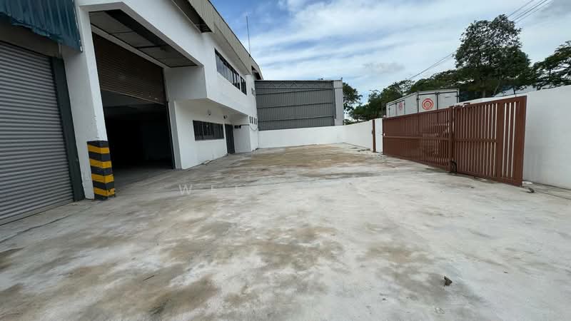 Kilang untuk Disewa di Taman Desa Cemerlang (Ulu Tiram) - Wee Howe - Exterior - PropertyGuru.com.my