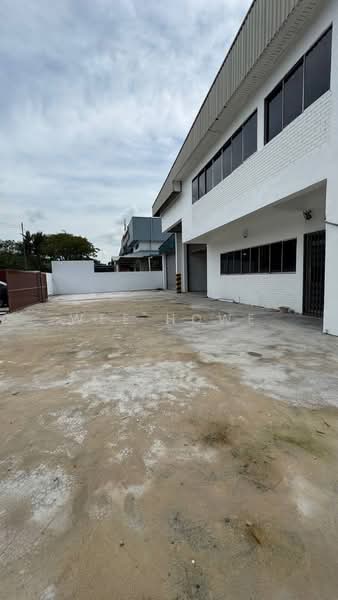 Kilang untuk Disewa di Taman Desa Cemerlang (Ulu Tiram) - Wee Howe - Exterior - PropertyGuru.com.my