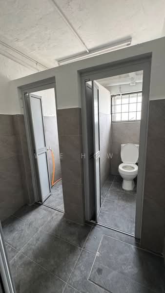 Kilang untuk Disewa di Taman Desa Cemerlang (Ulu Tiram) - Wee Howe - Bathroom - PropertyGuru.com.my