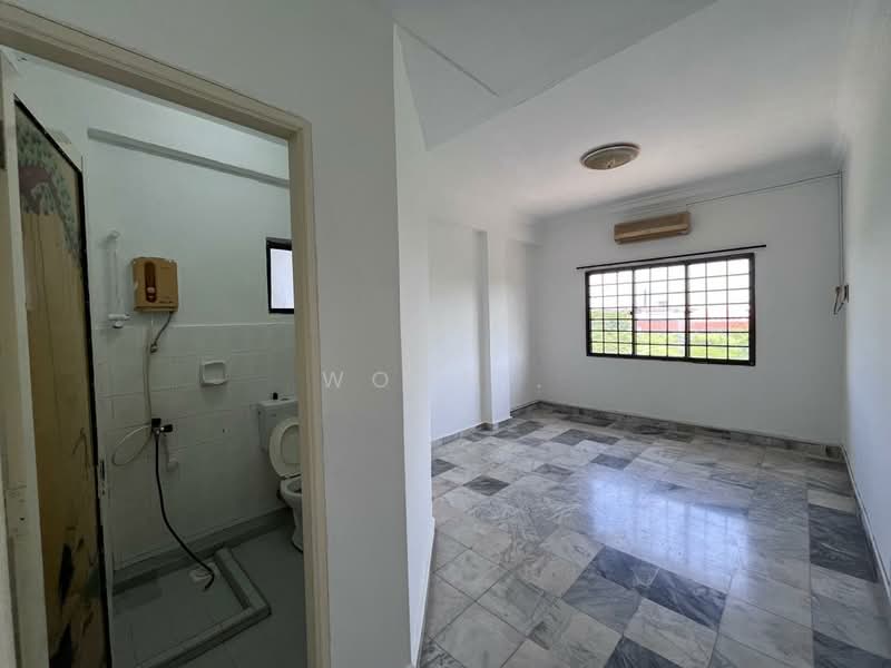 Pangsapuri untuk Dijual di Kenanga (Park View Court) - Woon . - Bathroom - PropertyGuru.com.my