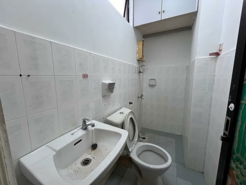 Pangsapuri untuk Dijual di Kenanga (Park View Court) - Woon . - Bathroom - PropertyGuru.com.my