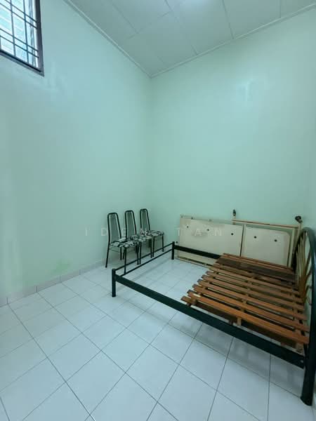 1-storey Terraced House for Sale in Taman Daiman Jaya (Kota Tinggi) - Iden Tan - Bedroom - PropertyGuru.com.my