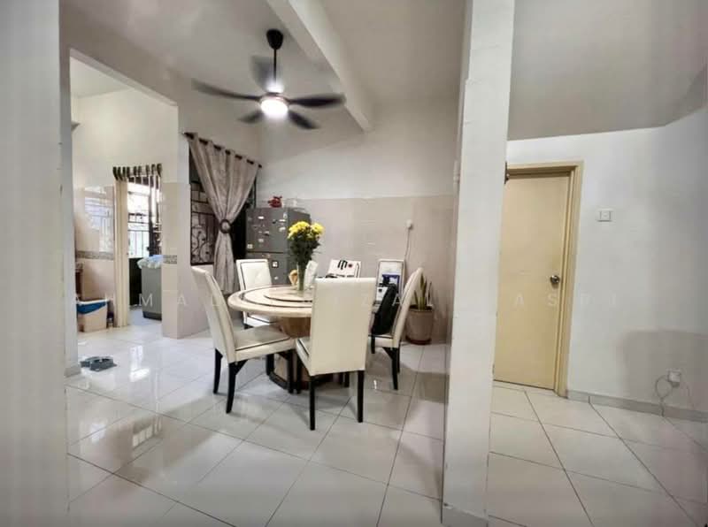 Semi-Detached House for Sale in Taman Tasik Jaya (Senawang) - Ahmad Faizal Basri - Dining Room - PropertyGuru.com.my
