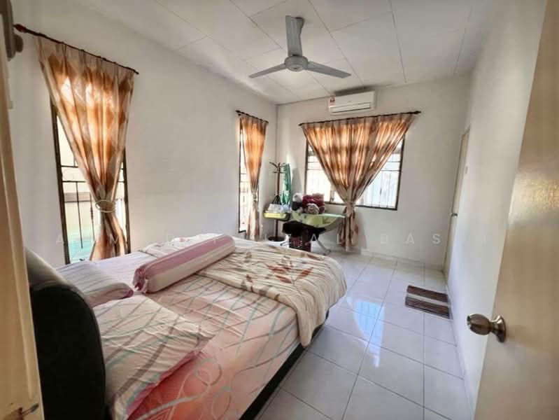 Semi-Detached House for Sale in Taman Tasik Jaya (Senawang) - Ahmad Faizal Basri - Bedroom - PropertyGuru.com.my