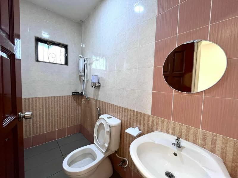 2-storey Terraced House for Sale in Taman Pelangi (Johor Bahru) - Sky Tan - Bathroom - PropertyGuru.com.my