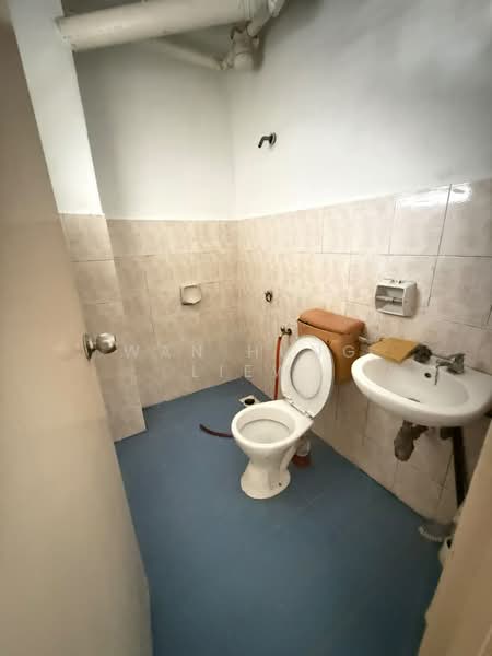 Flat for Sale at Taman Sri Ehsan - Wan Hung Liew - Bathroom - PropertyGuru.com.my