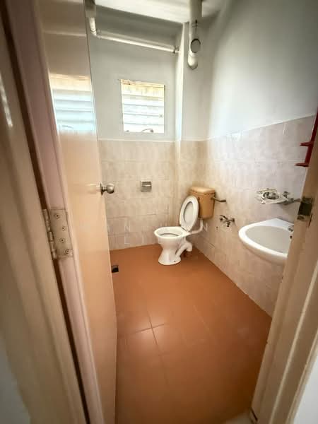 Flat for Sale at Taman Sri Ehsan - Wan Hung Liew - Bathroom - PropertyGuru.com.my